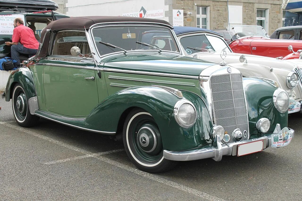 Mercedes 1951. Mercedes-Benz 220 (w187). Mercedes-Benz 220 w187 (1951). Мерседес Benz 220 w187. Мерседес Бенц 187.