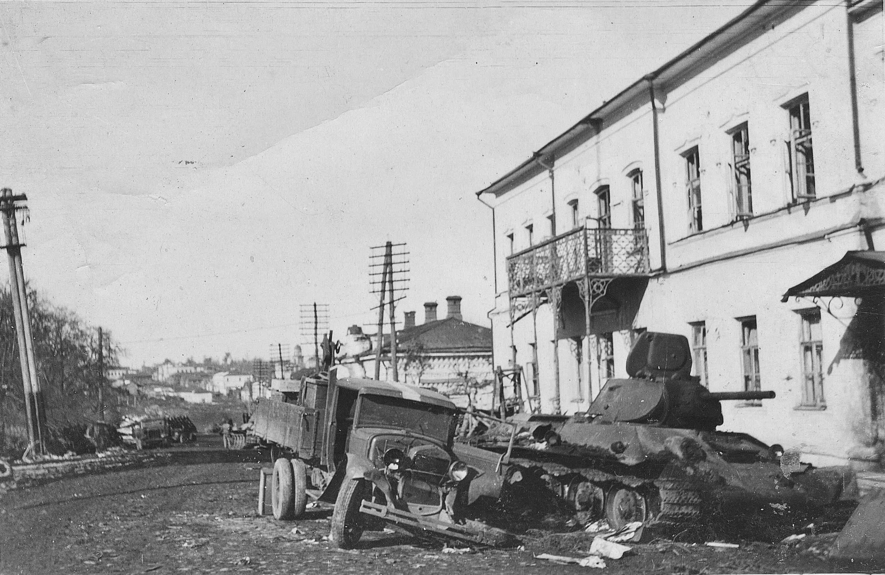 Разрушенный орел. Мценск в годы войны 1941-1943. Мценск 1941. Т34 Мценск. Мценск октябрь 1941.