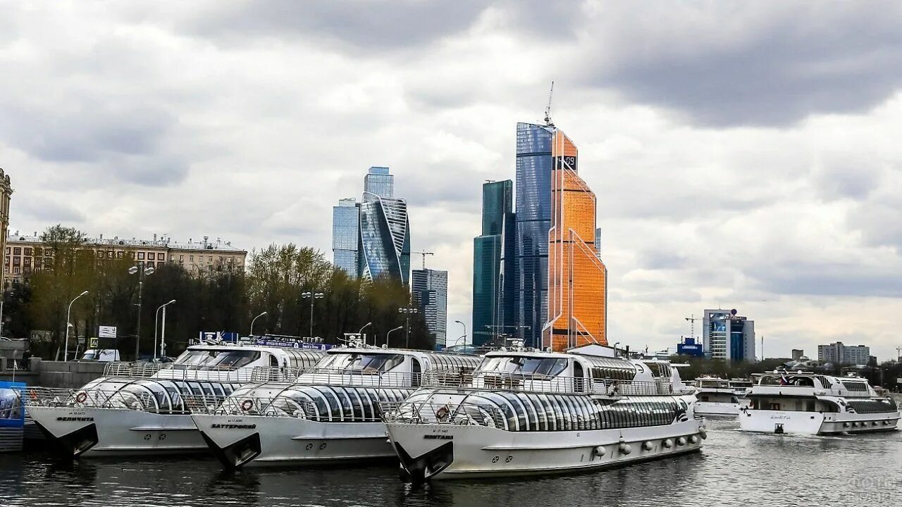 Речные прогулки устьинский мост. По москва реке на теплоходе сити. По москва реке на теплоходе сити. Устьинский причал москва. По москва реке на теплоходе сити.