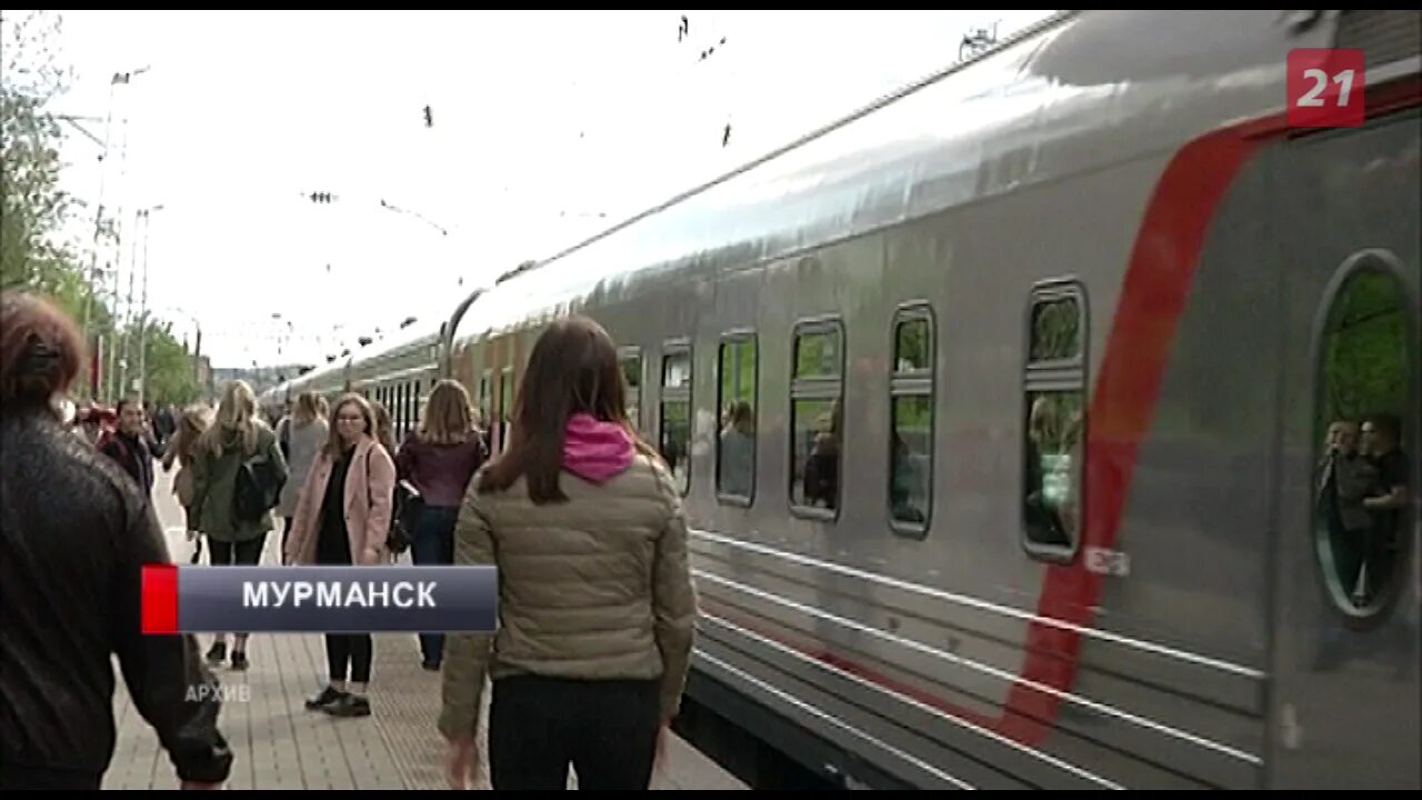 Отравления в электричках. Отравление поезд. Старые вагоны электричек. Два года в сопровождении поездов картинки. Отравление поезд.