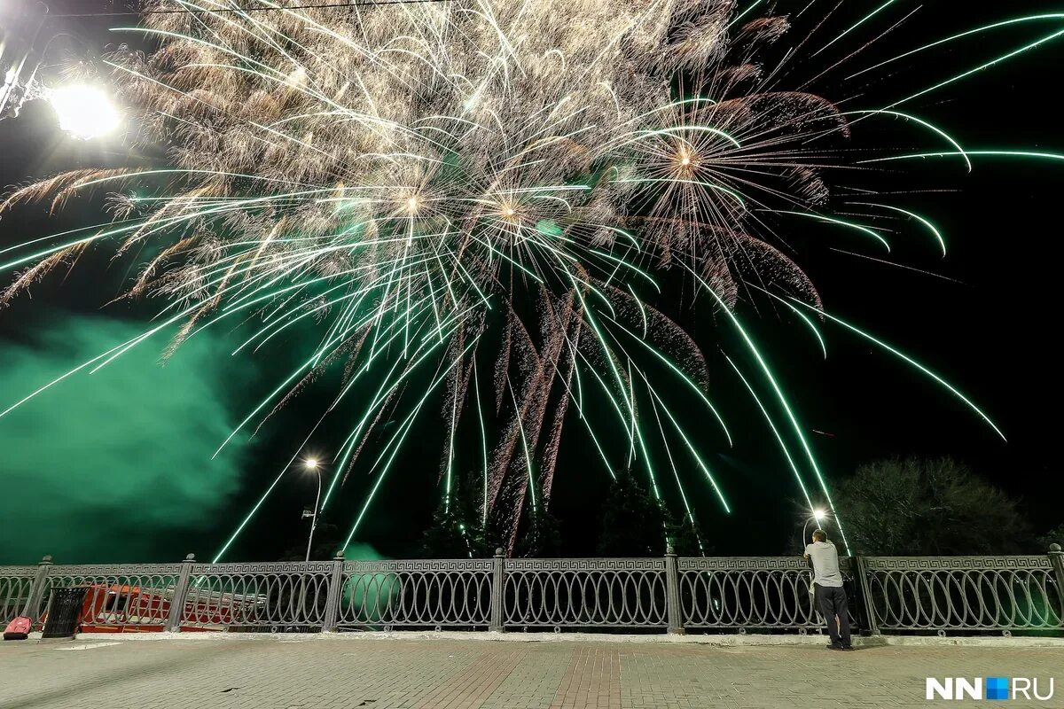 День россии в нижнем новгороде. День города Нижний Новгород 2022. Салют Нижний Новгород Кремль. Салют в честь дня рождения. День города в Нижнем ов.