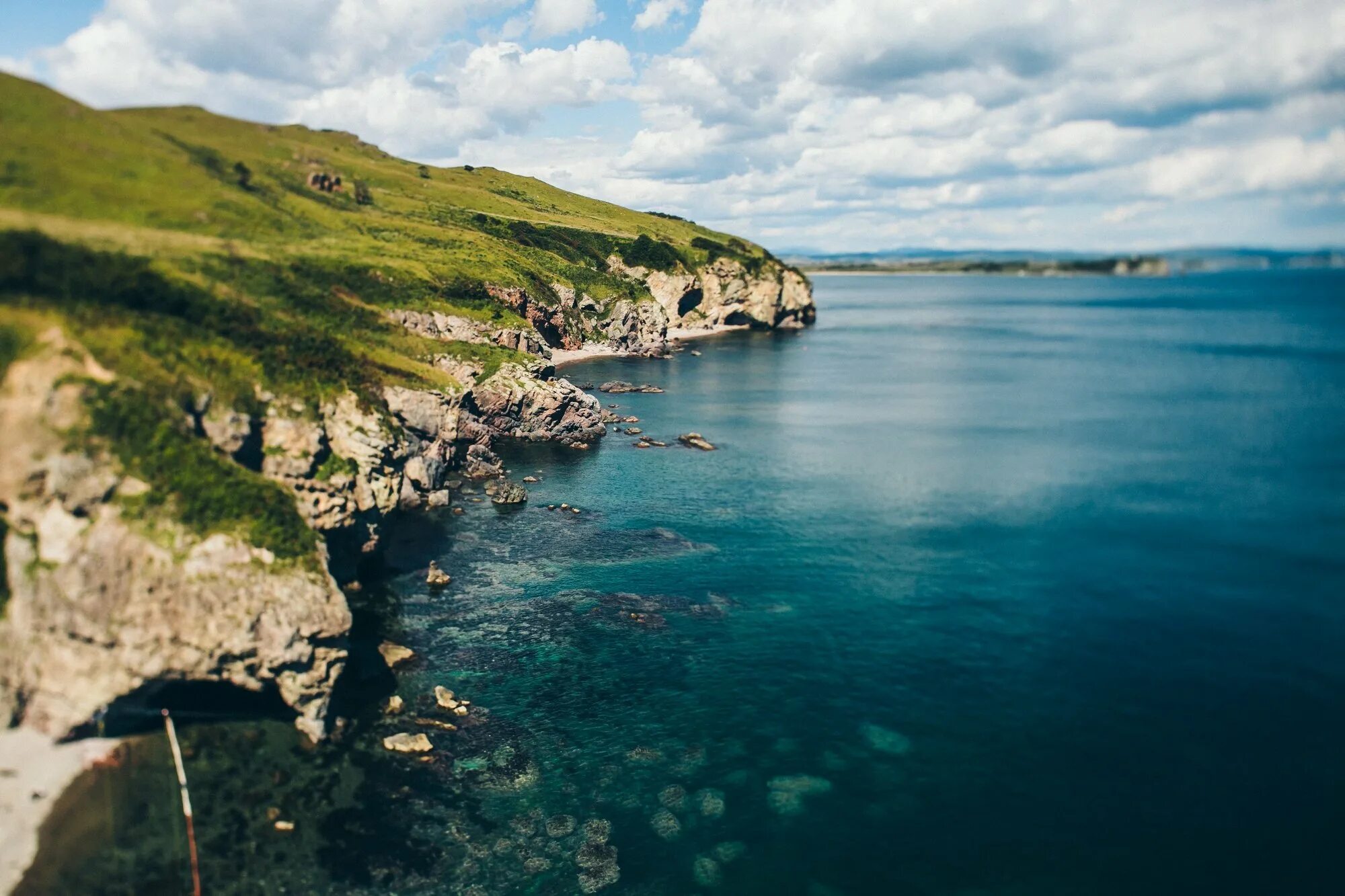 Бухта провато орджоникидзе пляж. Бухта круглая славянка. Бухта п. Бухта п. Мыс гамова приморский край.