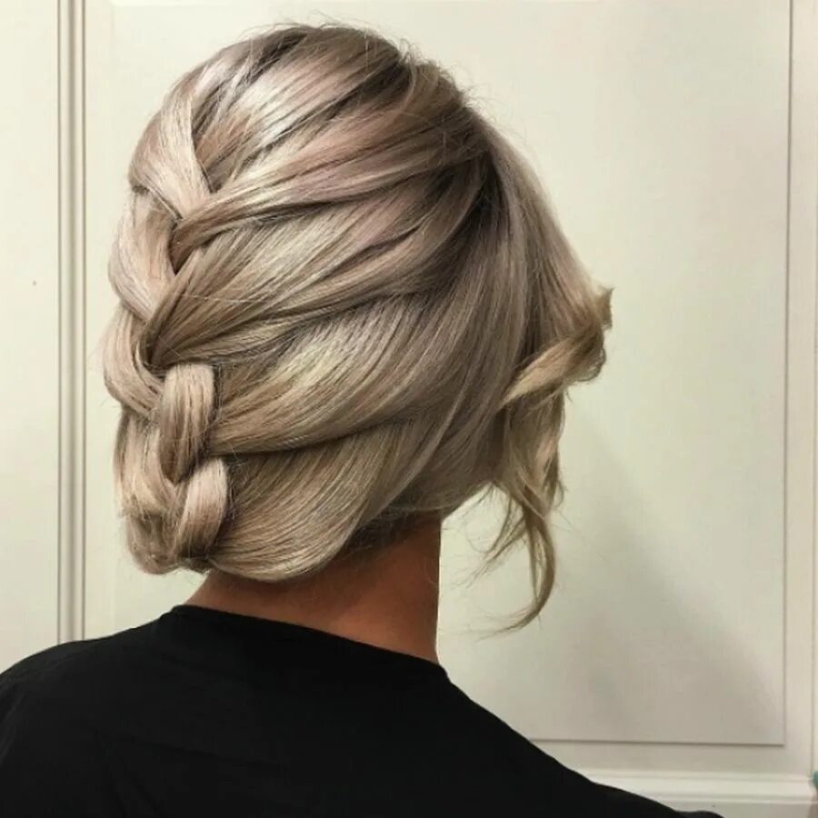 Прически с плетением. Прически на средний волос косы. Прически с косами. Красивые косы на средние волосы. Красивое плетение волос.