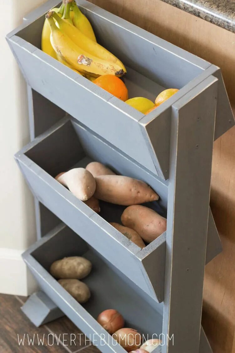 Хранение овощей доме. Овощи в ящике. Ящик для картошки. Ящик для хранения овощей. Ящик под овощи на кухню.