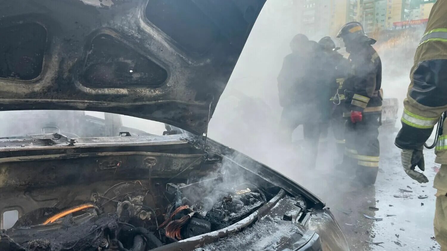 Где сгорели машины. Волгоград сгорела машина. Взрыв машины в Волгограде.