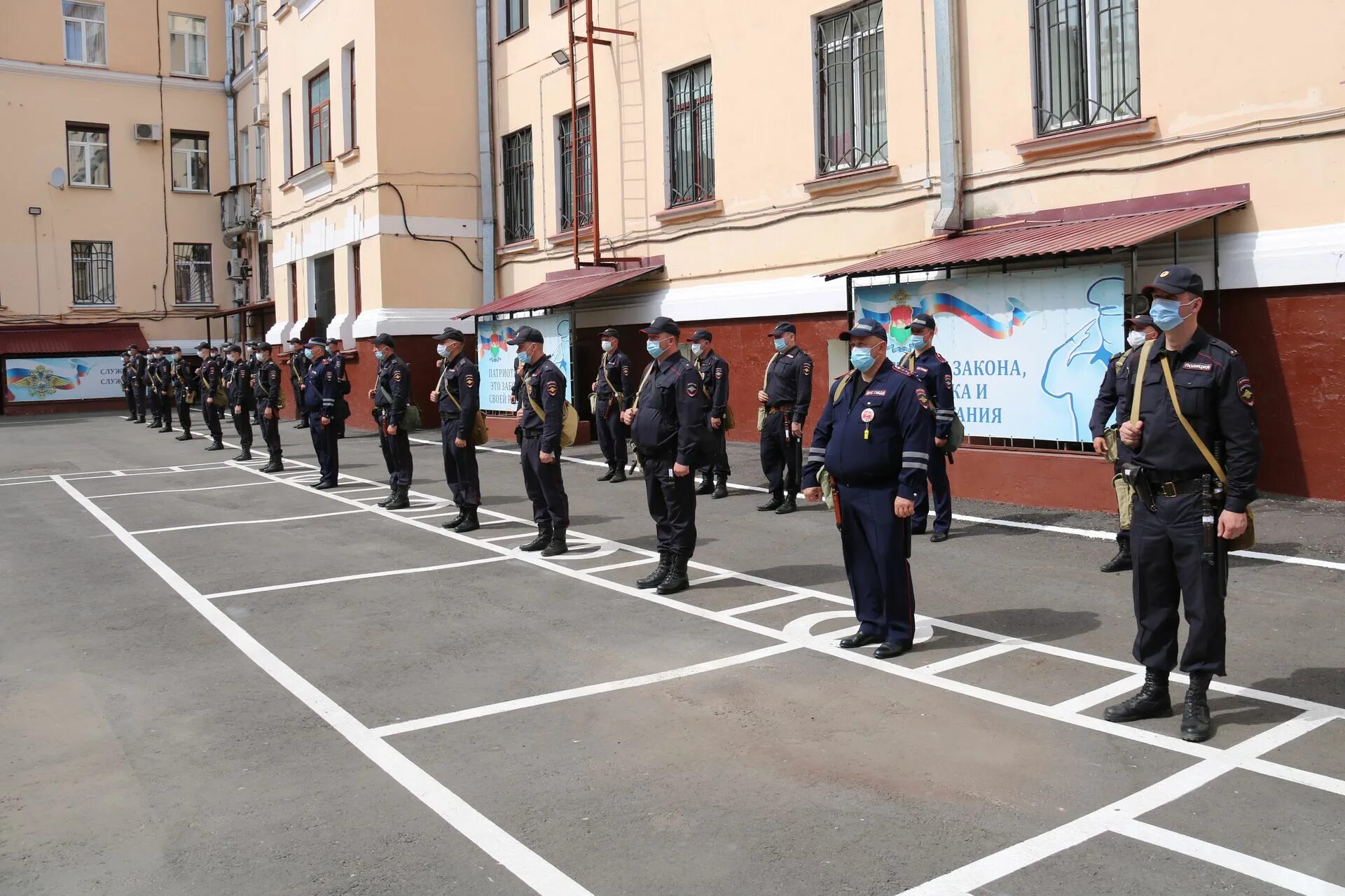 Полиция Брянск. Брянск отряды полиции которых провожают. Новое здание УМВД Брянск. Сводный отряд полиции Брянска отправили в Сураж.