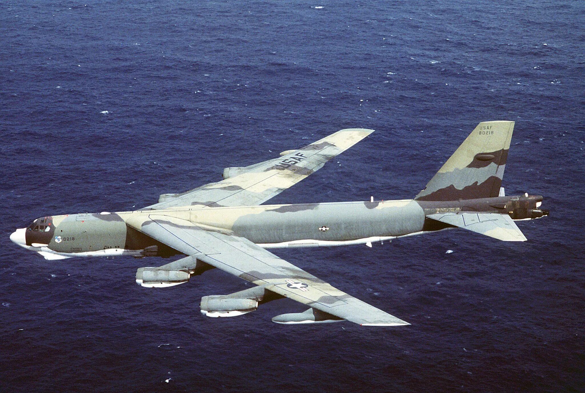 52 a b 2. Стратегических бомбардировщика в-52н ВВС США. ВВС США В-52. B-52g. Стратегических бомбардировщика в-52н.