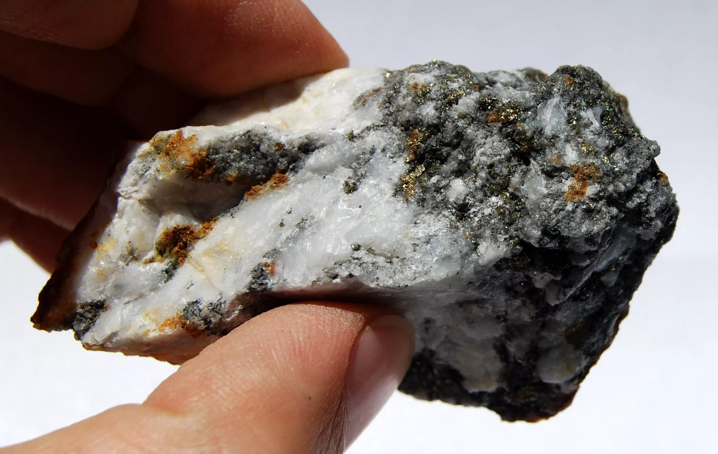 Золото кварц сульфидная формация. Серебро руда минерал. Минерал самородок кварц. Кварц руда. Кварц-золото-медная руда.