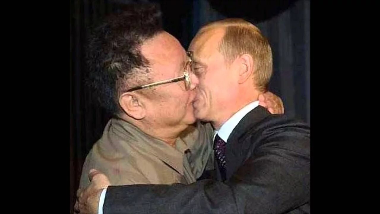 Поцелуй Путина. Поцелуи политиков. ПУТПУТИН поцелуй. Поцелуй мальчика в живот путиным