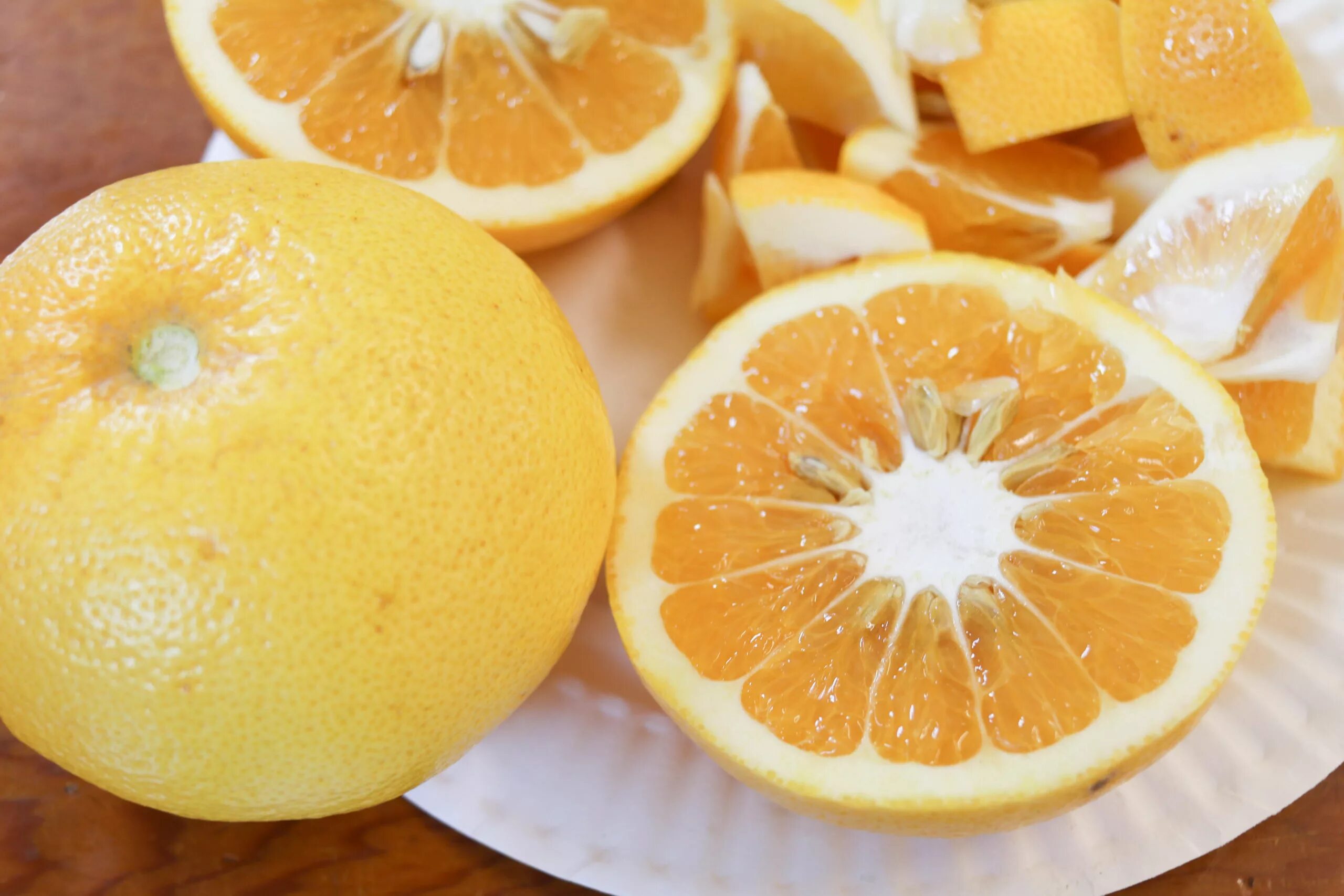 Помело цитрусовые. Цитрус помело. Помело оранжевое помело. Помело и апельсин. Помело оранжевый.