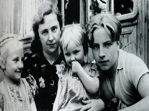 Дети и внуки чкалова. Дети и внуки чкалова. Дети и внуки чкалова. Внуки чкалова. Дети и внуки чкалова.