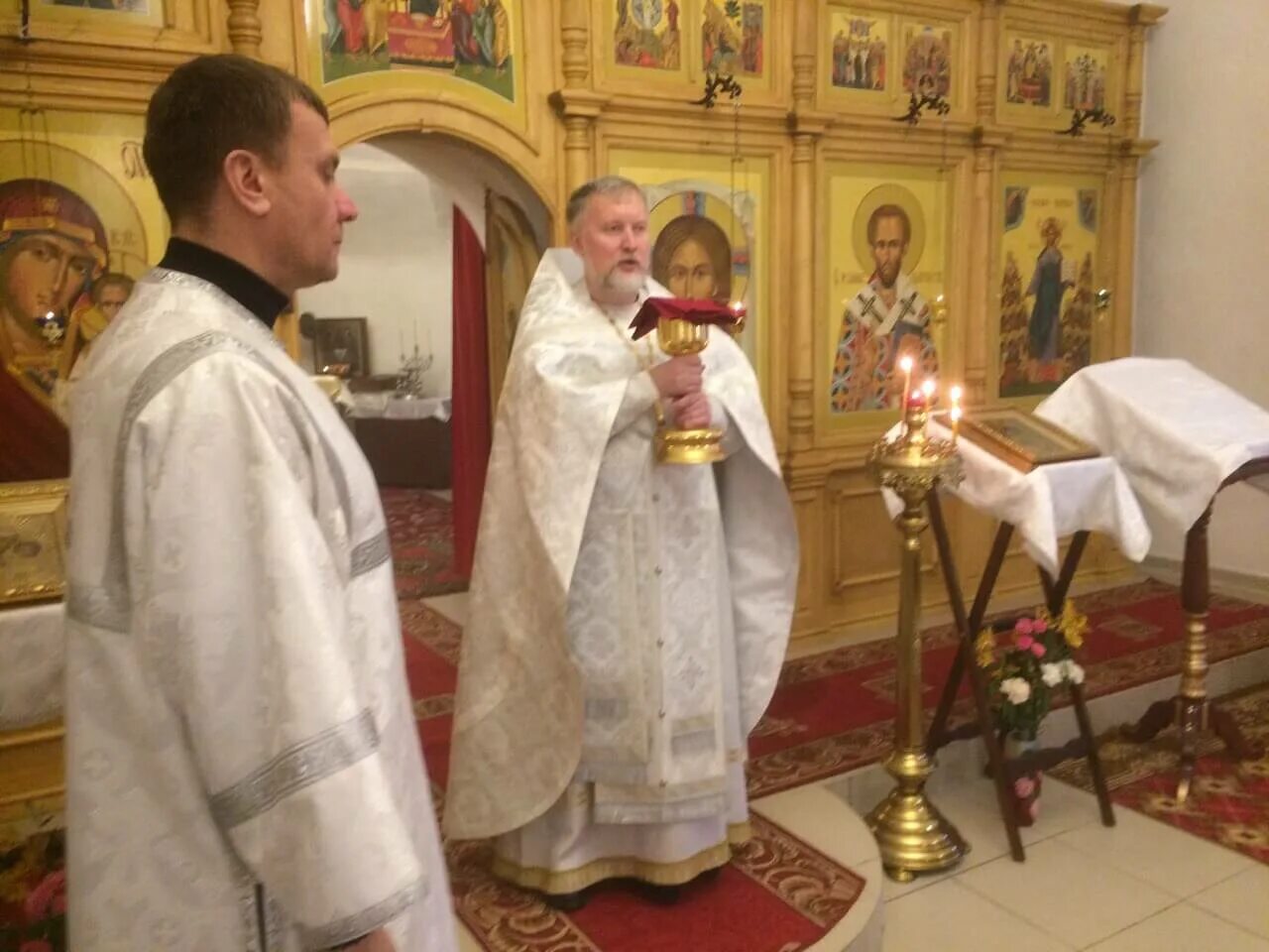 Церковь златоуст. Златоустовская епархия официальный сайт духовенство. Церковь златоуст. Служба церковь златоуст. Служба в церкви.