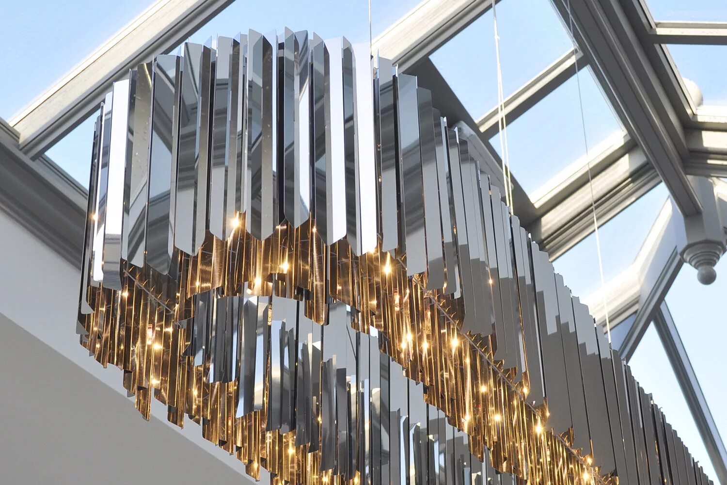 Luminary 1000. Люстра facet Square by Tom Kirk. Светильник Arnau bent Metal Linear Chandelier. Люстра фацетная. Etch Linear люстра.