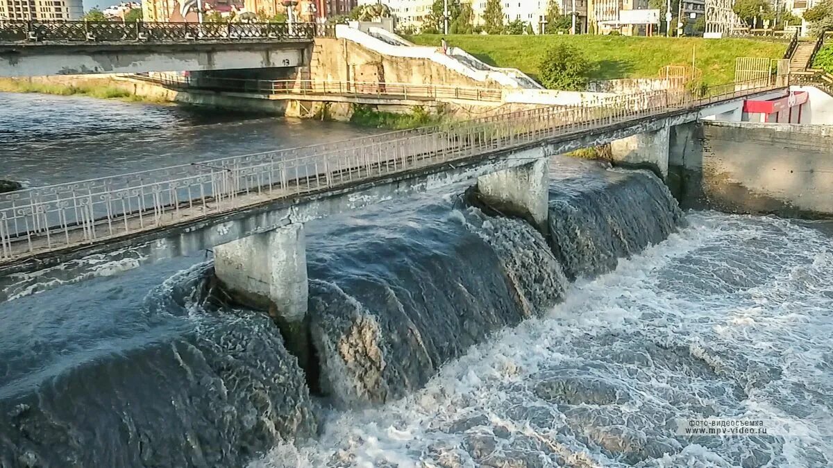 На какой реке грозный 5 букв. Река Терек Владикавказ. Терек Владикавказ. Набережная реки Терек во Владикавказе. Река Терек мосты.