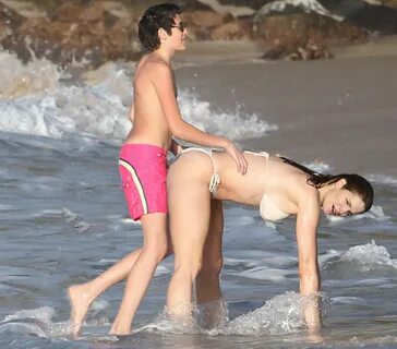 Stephanie seymour tits.