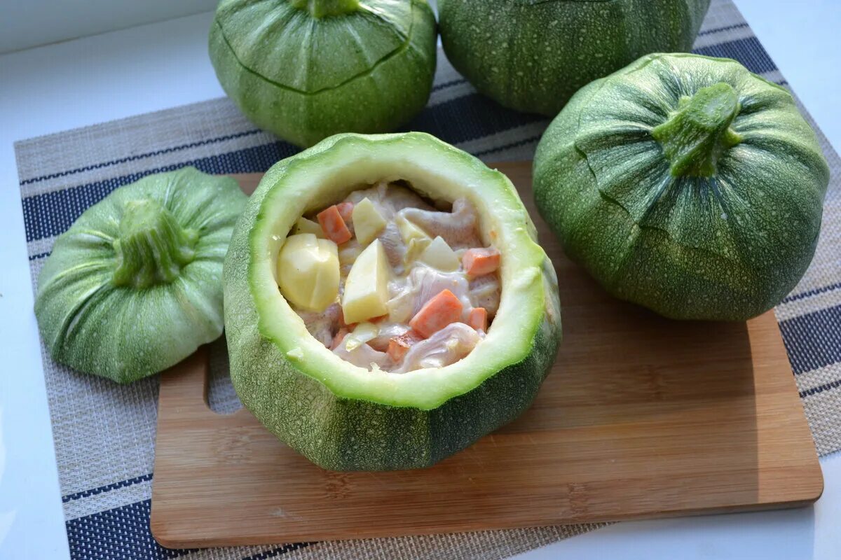 Кабачки круглые, фаршированные грибами - кулинарный рецепт