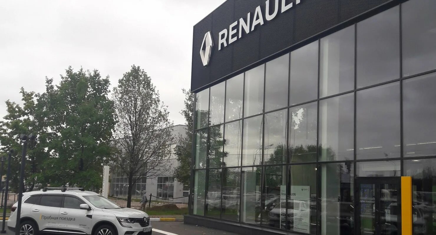 Центры renault. Автомир Рено Химки. Дилерский центр Рено. Рено центр Калининград.