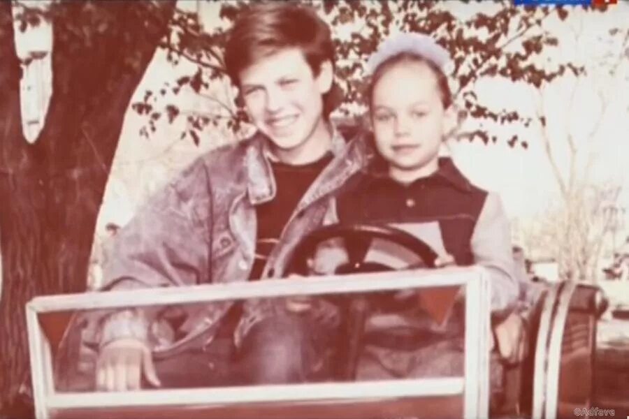 Семья дмитрия дюжева дюжева. Татьяна зайцева и дмитрий дюжев. Иван дмитриевич дюжев. Родители актера дмитрия. Дмитрий дюжев с семьей в детстве.