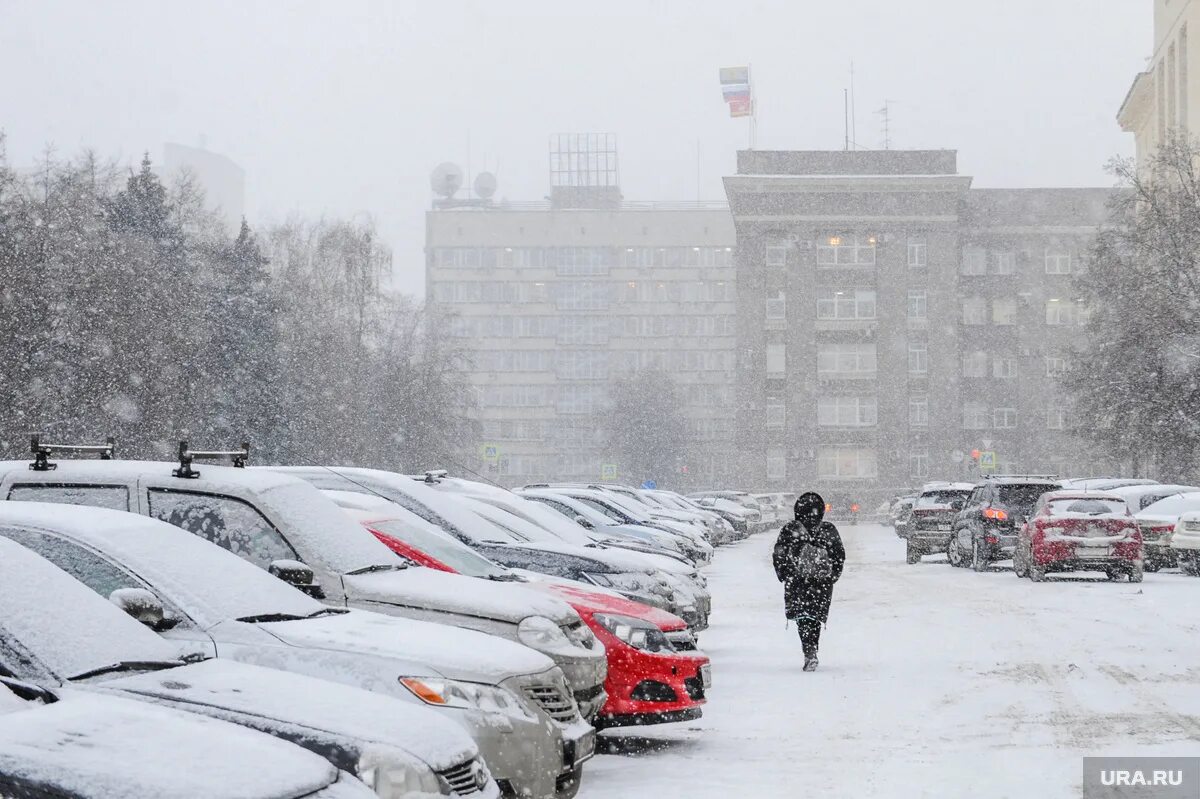 Температура в челябинске в декабре. Снегопад. Снегопад в Челябинске. Сильный снег. Мокрый снег Челябинск.