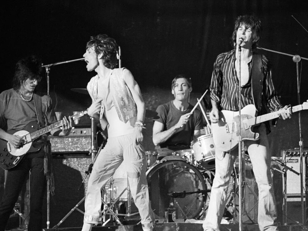 Rolling stone купить. Группа the Rolling Stones. Rolling Stones на концерте 2020. Роллинг стоунз 60-е. Роллинг стоунз на сцене.