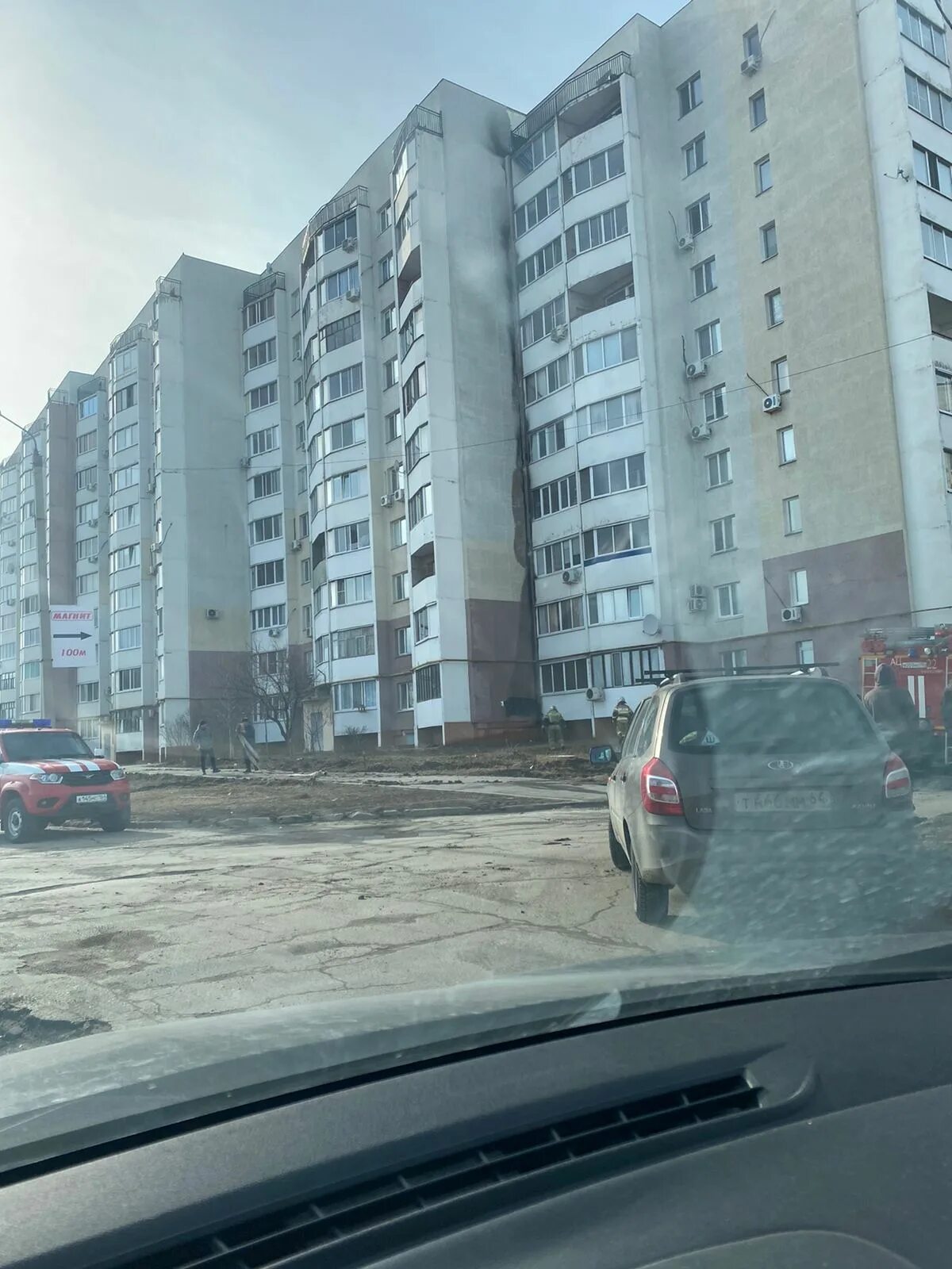 Пожар балаково 11 сентября 2021. Балаково чапаева 111. Горящий двухэтажный дом. Красноармейская 21 балаково. Пожар в балаково.