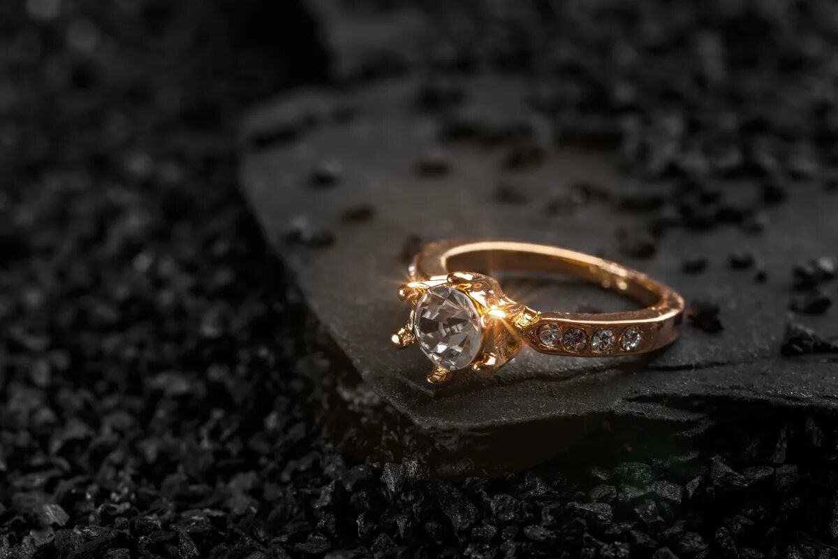 Сонник видеть кольца. Видеть во сне кольцо с камнем. Видеть во сне кольцо с бриллиантом. Потеряла кольцо. Сновидческое кольцо.