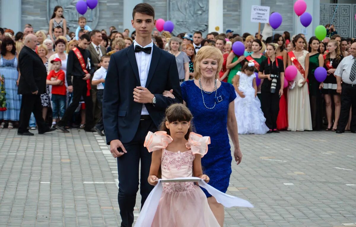 Мбоу сш14 евпатория электронный. 14 школа евпатория. директор 14 школы евпатория. школа 7 евпатория директор.