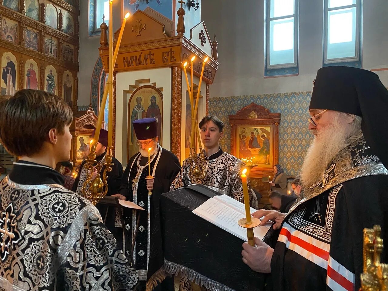 Чтение канона Андрея Критского в Святогорской Лавре. Церковь фото. Чтение канона Андрея Критского в храме. Канон Андрея Критского среда первой седмицы Великого поста. Канон андрея критского 1 неделя поста