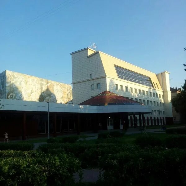 Улица республики 152 тюмень колледж искусств. Колледж искусств тюмень. Колледж культуры тюмень. Улица республики 152 тюмень колледж искусств. Тюменский государственный колледж искусств.
