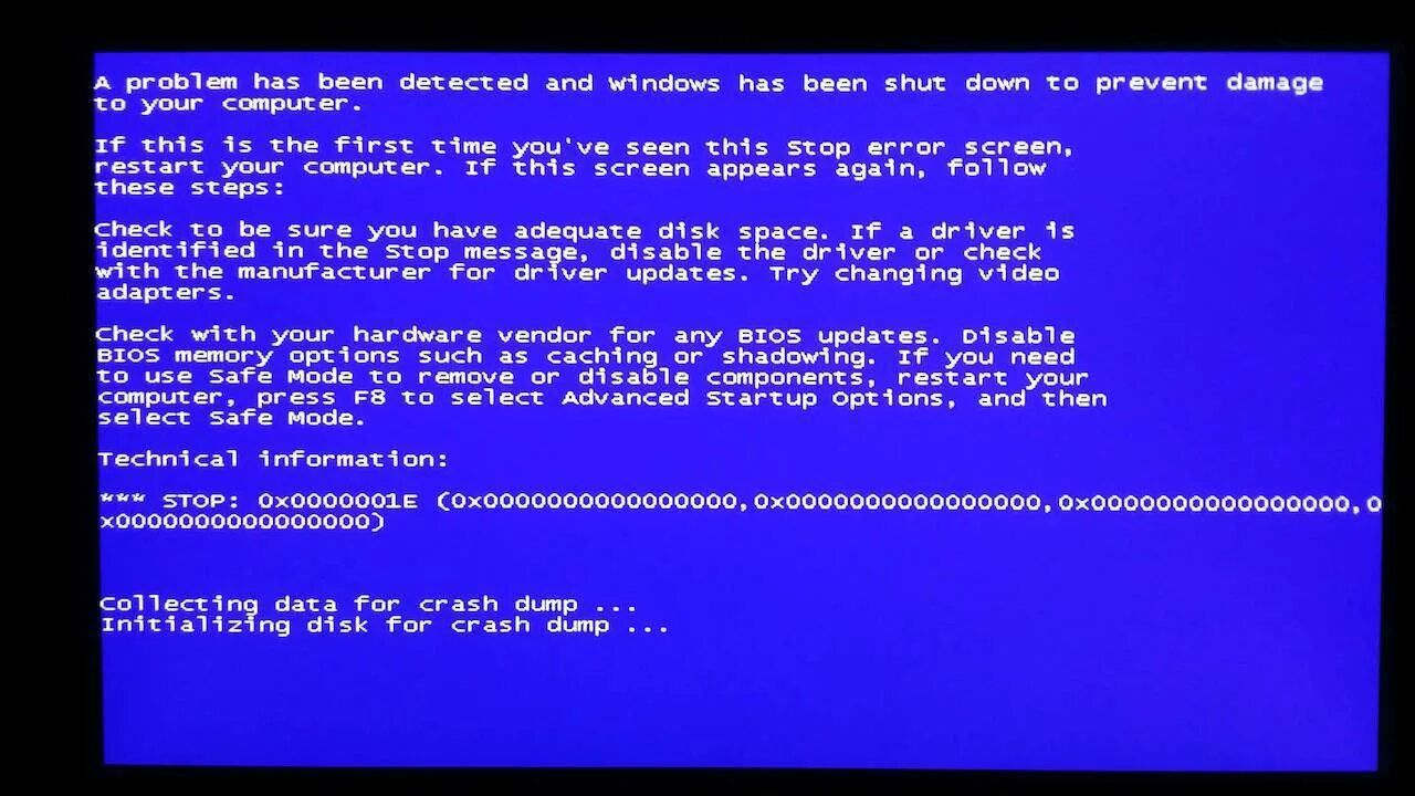 Синий экран смерти windows. Синий экран какие ошибки. Синий экран смерти виндовс 7. Ошибка синий экран. Экран смерти windows 7 монитор.