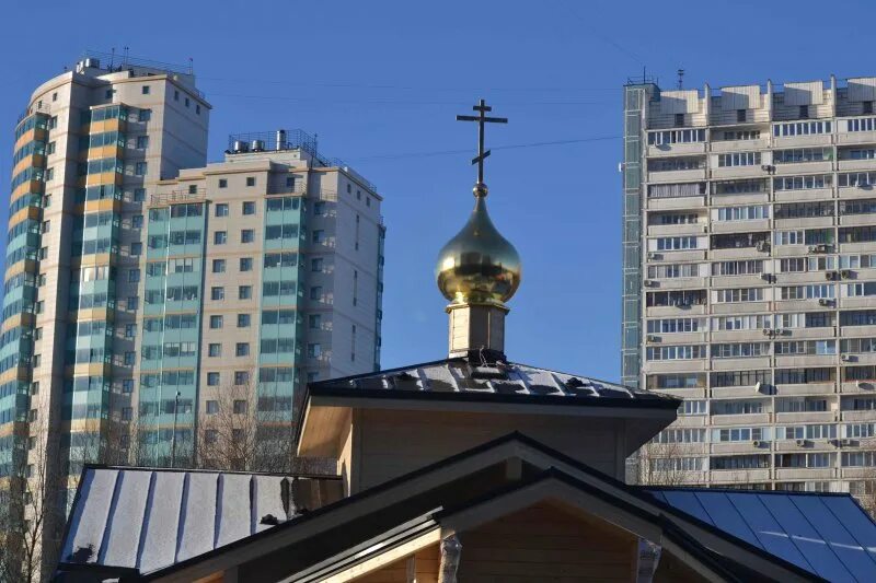 Храм царственных мучеников в ясенево. Храм царственных в ясенево. Храм царственных страстотерпцев в южном измайлово фото. Храм страстотерпцев в ясенево. Храм святых царственных страстотерпцев измайлово москва.