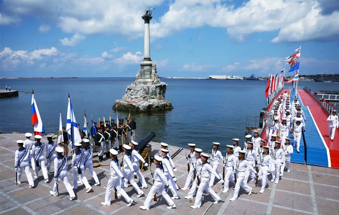 Севастополь город моряков. Парад военно морского флота в севастополе. парад чф в севастополе. парад в день чф севастополь. парад в севастополе ко дню вмф.