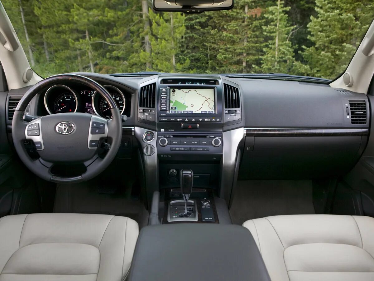 Функции ленд крузер 200. Тойота ленд крузер 200 1 поколение. Тойота ленд крузер 200 2007 салон. Toyota land cruiser 200 2007. Toyota land cruiser (200) xi.