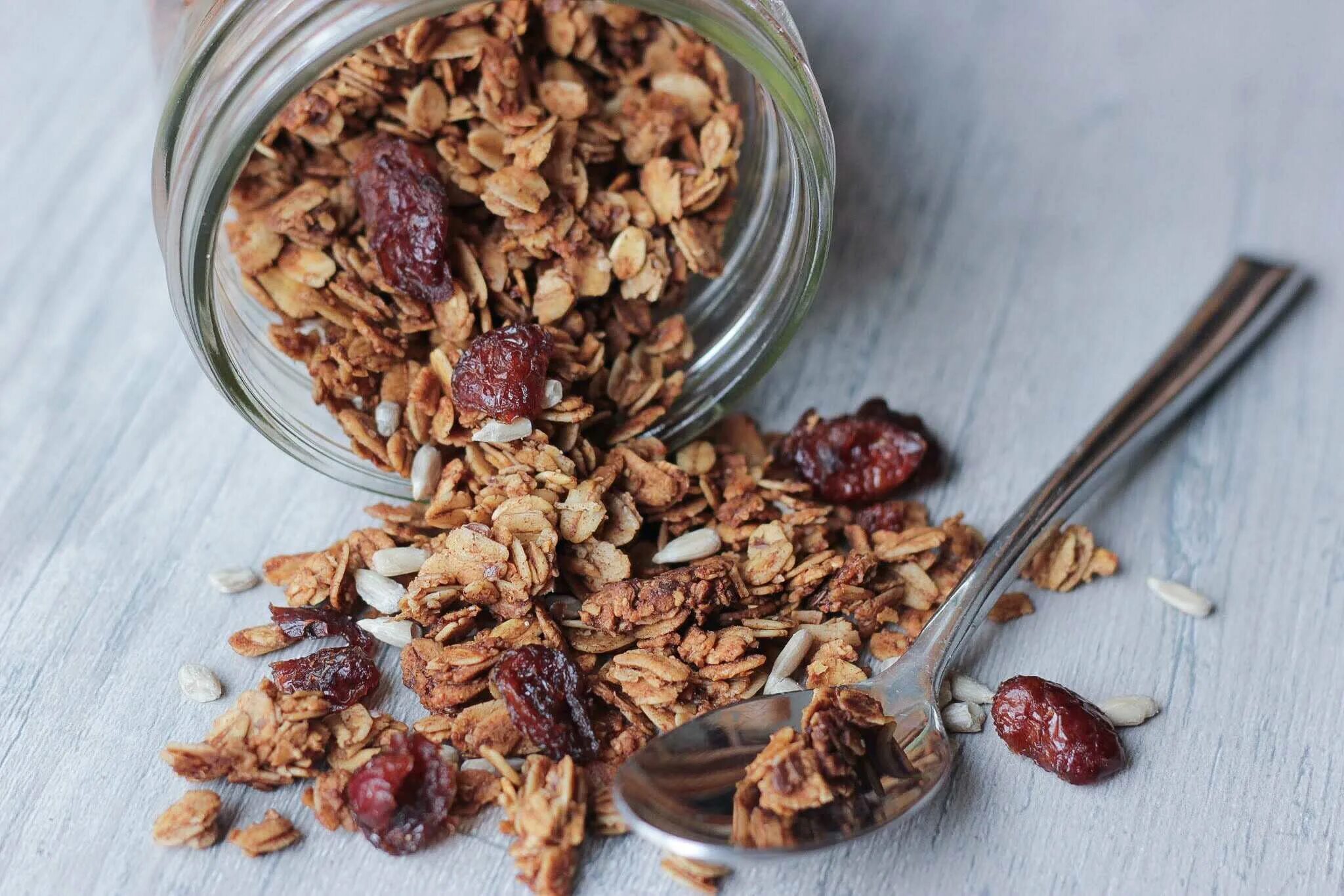 Домашняя гранола рецепт в духовке. Granola мюсли. Гранола Джемиус. Домашняя гранола. Гранола Органик ягодно Ореховая.