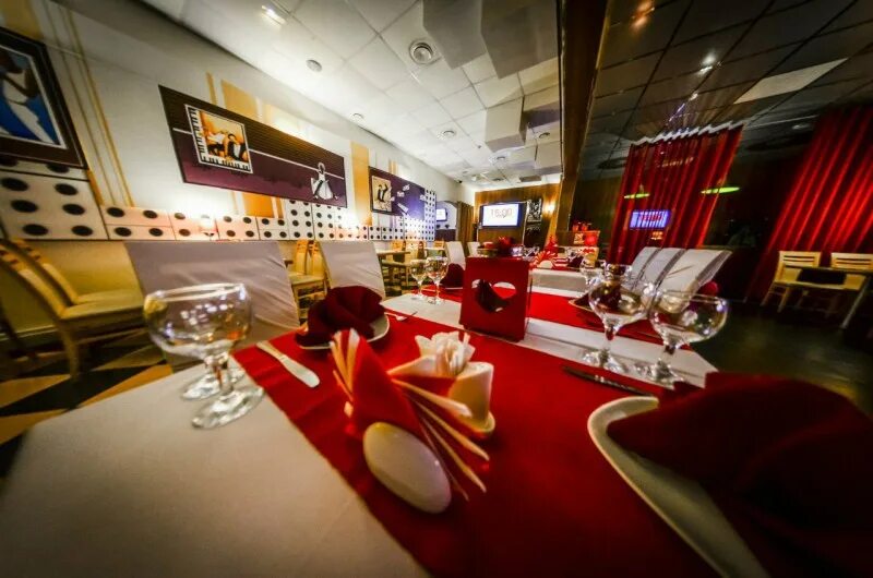 клубный дом гольфистов в пирогово. яхт клуб пирогово ресторан домино. ресторан домино выборг. ресторан домино. тотан кузембаев.