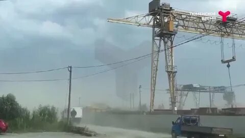 Упала крановщица