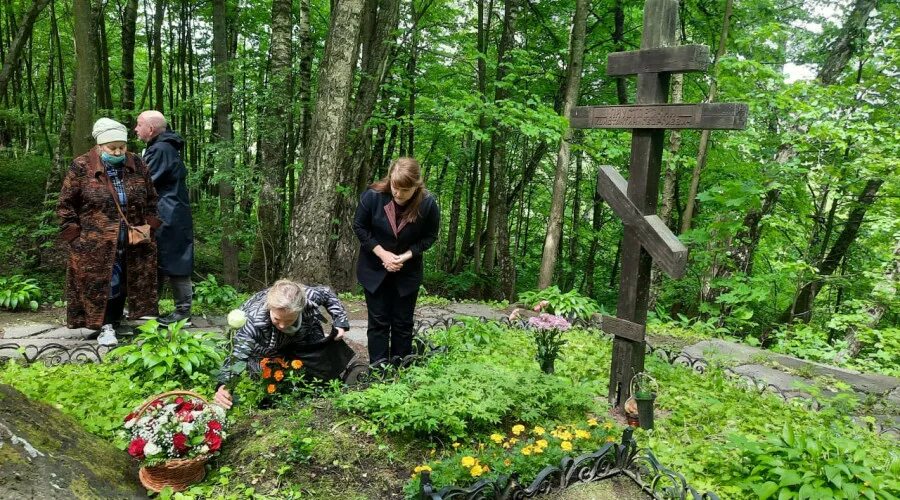 Могила Паустовского в Тарусе. Похороны Паустовского в Тарусе.