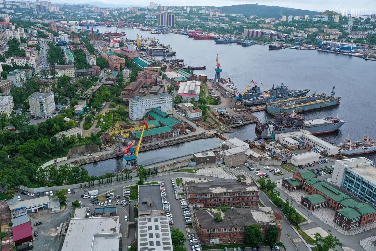 Рынки города владивосток. Центра судоремонта "Дальзавод" Владивосток. Сухой док Владивосток Дальзавод. Дальзавод набережная Владивостока. Сухой док цесаревича Владивосток.