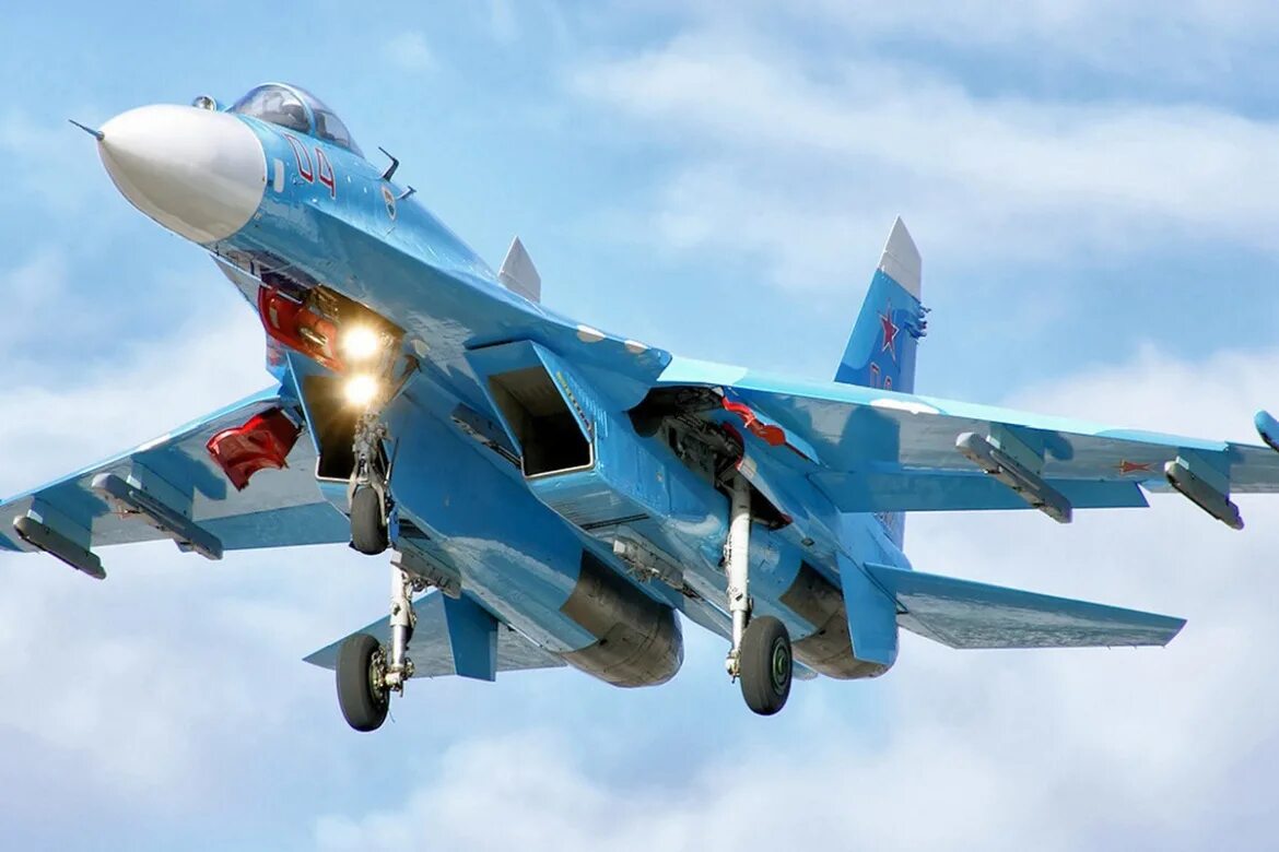 Крутые истребители. Самолет Су 27. Су-27 ВВС России. Самолёт истребитель Су 27. Су-27 истребитель - перехватчик.