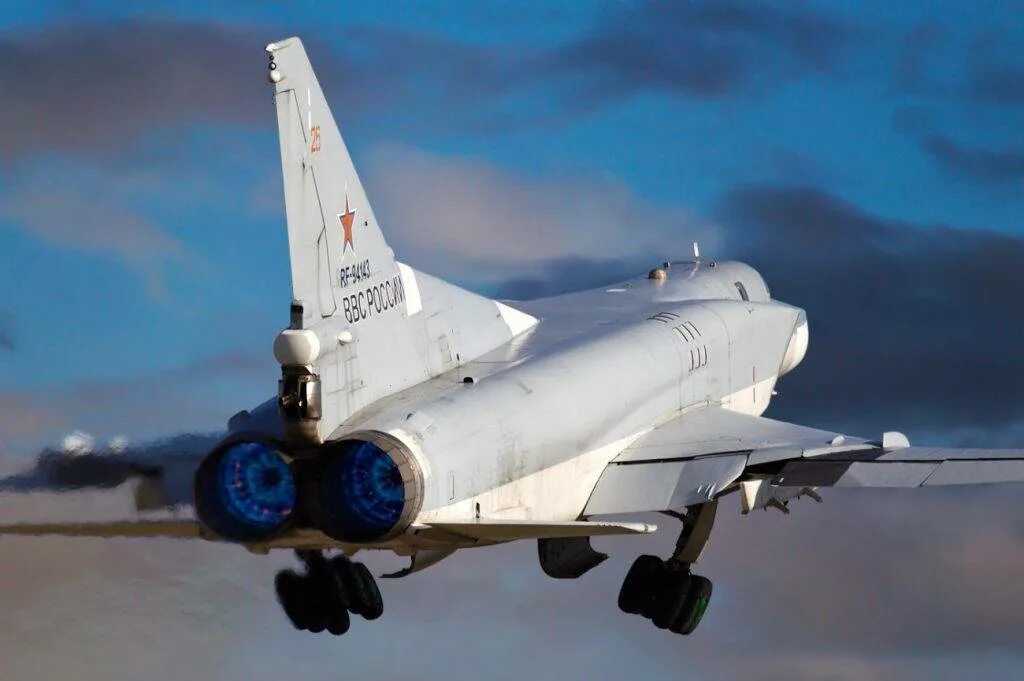 Ту 22м3 фото характеристики. Ту-22м3. Туполев-22м3 (ту-22м3). Ту-22м3 сверхзвуковой самолёт. Ту 22.