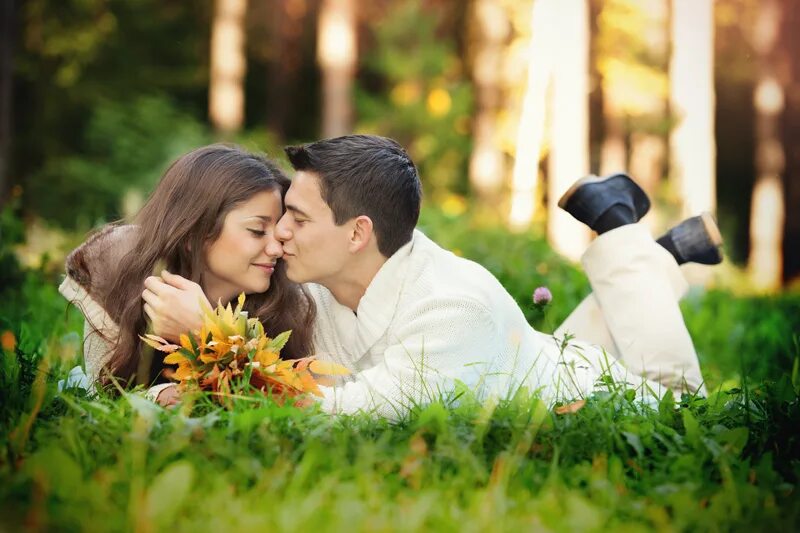 Love story сайт. Love story фотосессия. Фотосессия с парнем на природе. Романтическая фотосессия. Фотосессия на природе пара.