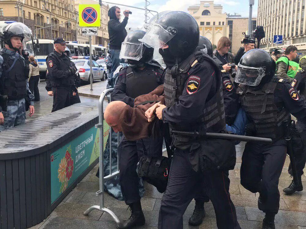 Росгвардия на митинге в Москве. ОМОН на улице. Митинг 03