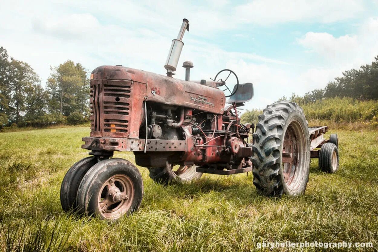 Купить старый трактор. Трактор Фармал. Трактор Фармалл старый. Farmall 60b. Трактор колесный.