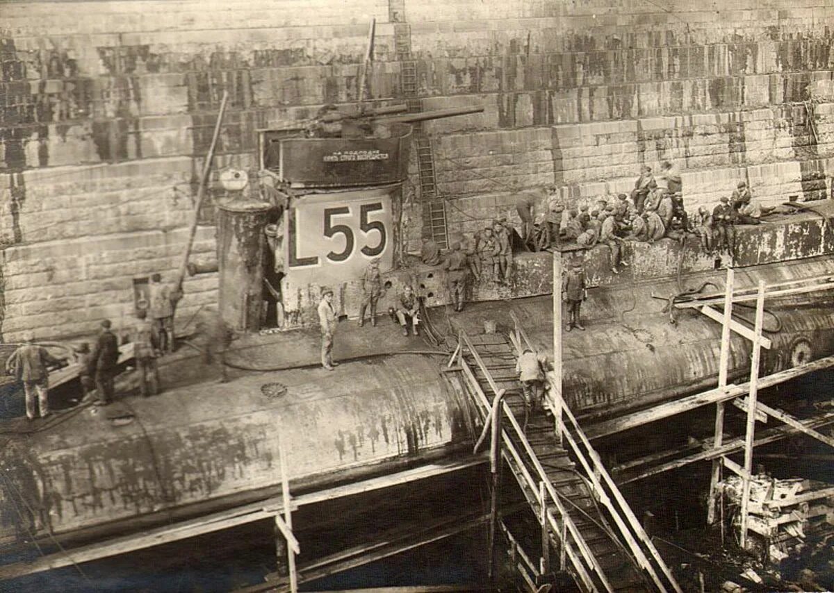 1928 год санкт петербург. Подводная лодка l55 Кронштадт. Английская подводная лодка l55. L-55 подводная лодка. Британская подлодка l-55.