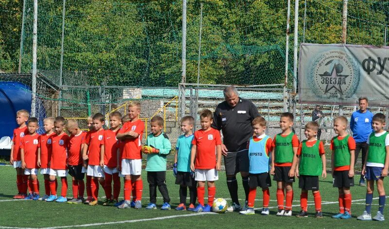 Метеор секции. Уралтрансхолдинг екатеринбург футбол. Метеор секции. Метеор секции. Метеор секции.