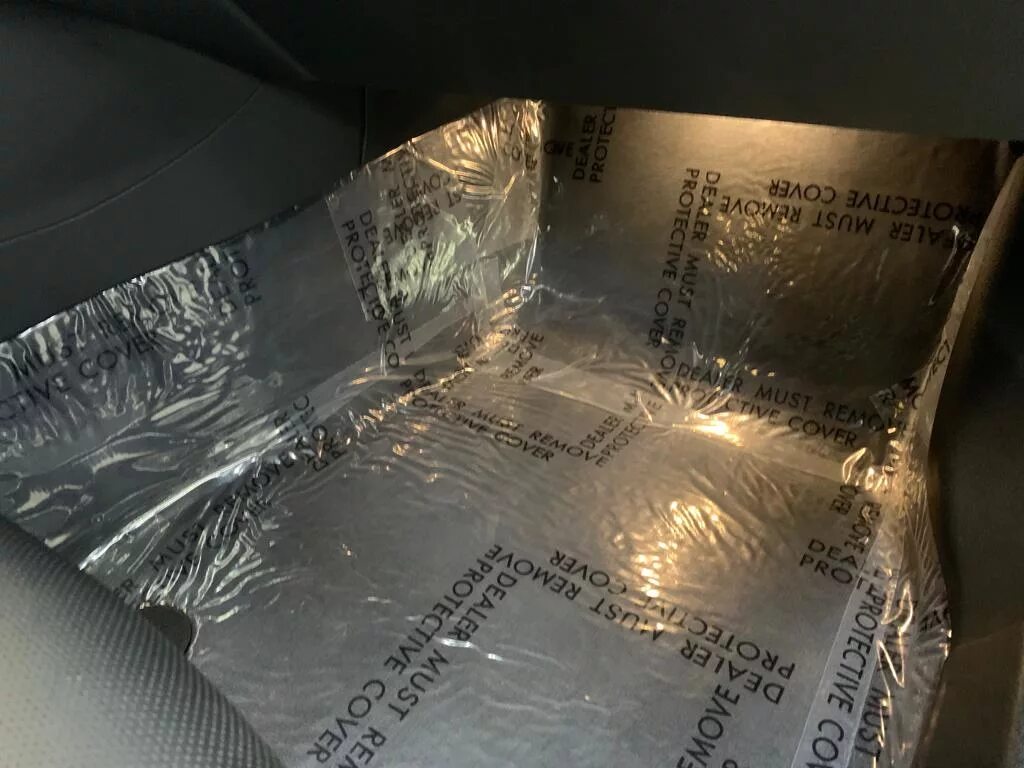 защитная пленка для салона автомобиля. защитная пленка для салона автомобиля. защитная пленка для салона автомобиля. защитная пленка для салона. пленка для ковролина в авто.