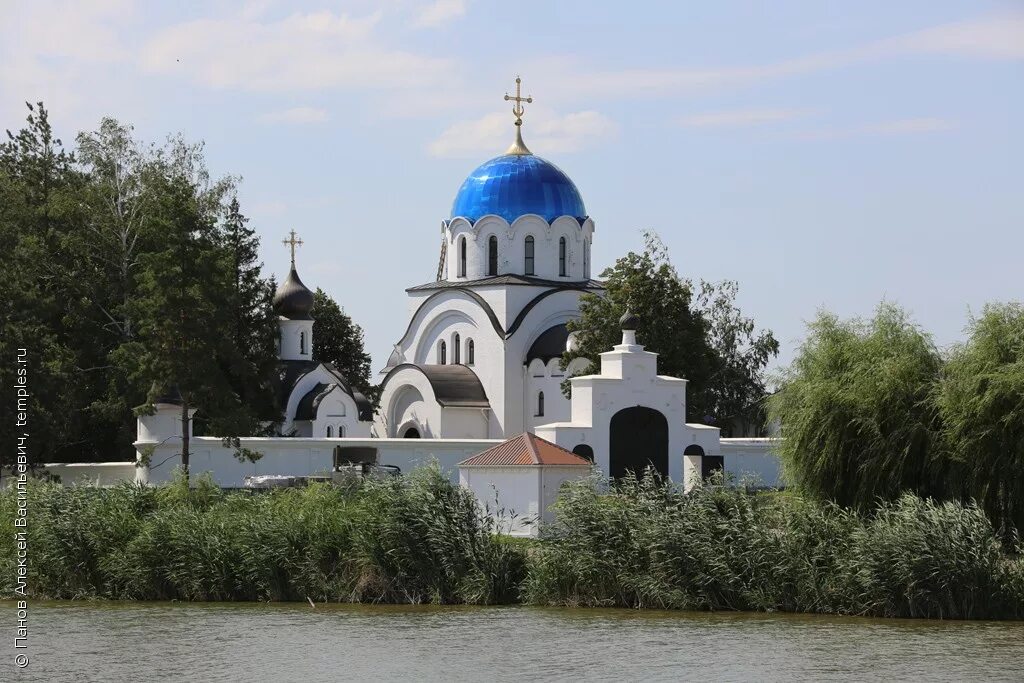 Краснодарский край динской район украинское. Монастырь Всецарица Краснодар Пластуновская. Станица Пластуновская Краснодарский край Церковь. Пластуновская Краснодарский край подворье монастыря. Ст.Пластуновская храм Всецарица.