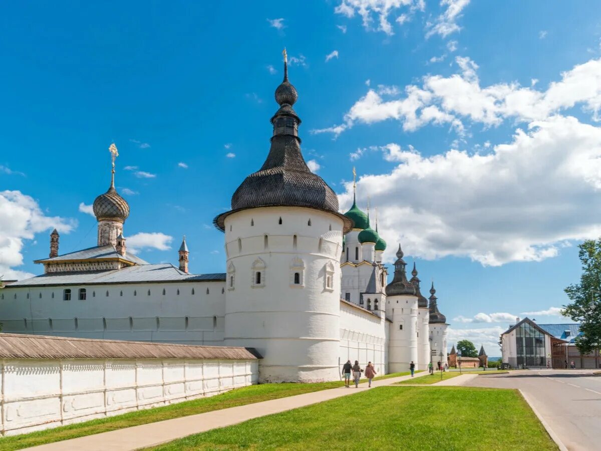 Ростов Великий. Ростов Великий набережная парк. Ростов Великий центр города. Ростов Великий крепость.