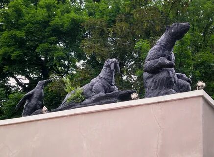 Какое животное в центре бреста