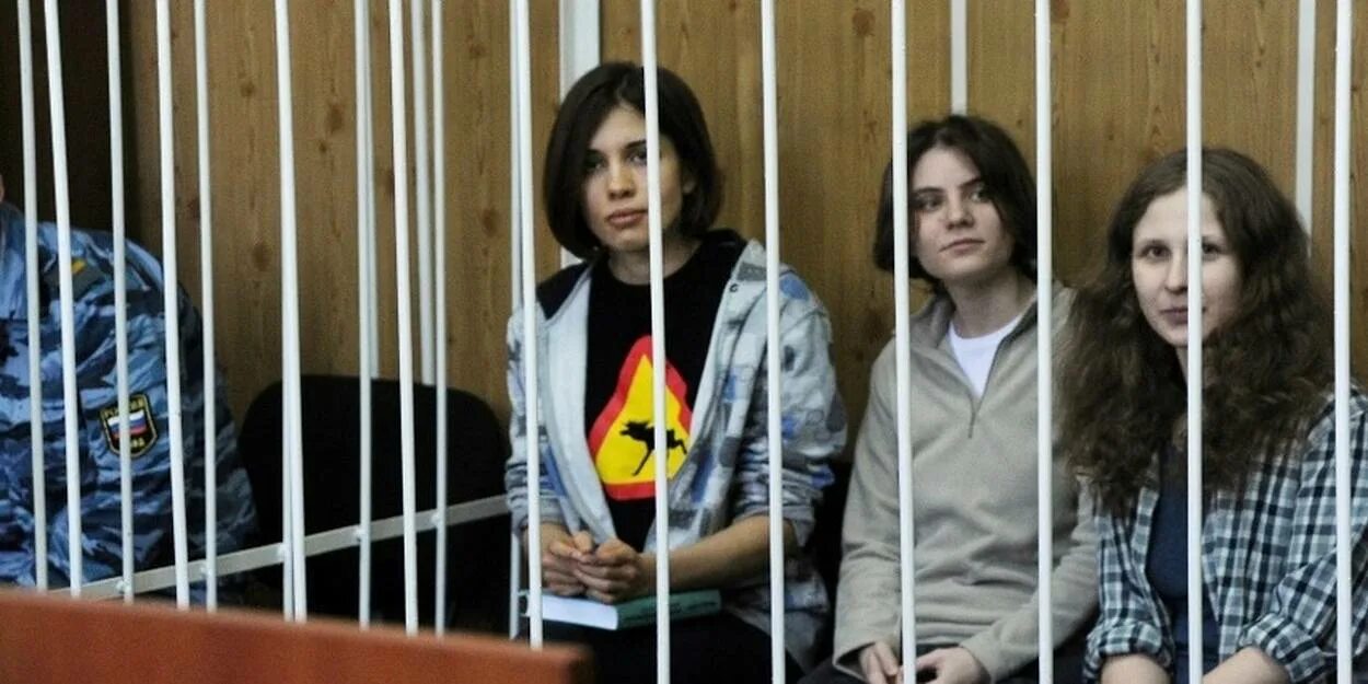 Группа пусси. Группа пусси. Мадонна толоконникова. Группа пусси. Группа пусси.
